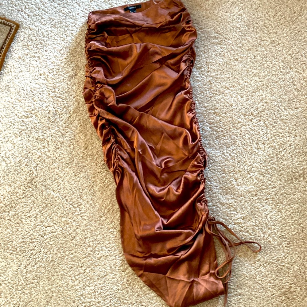 Forever 21 maxi satin S skirt, gathered side’s slit